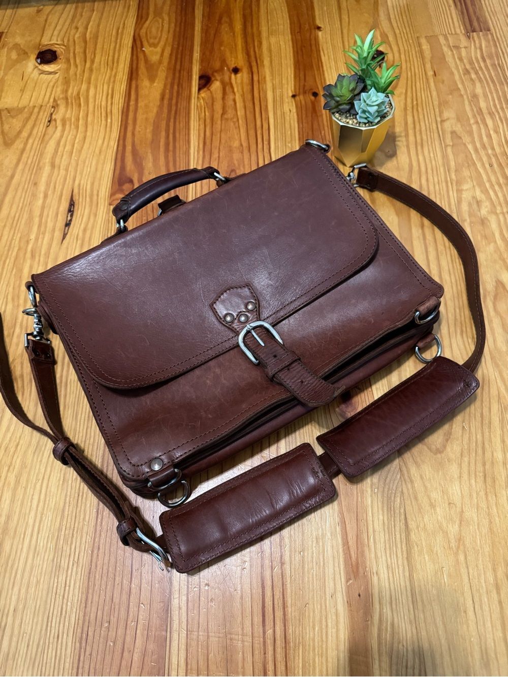 Saddleback Leather Briefcase Chestnut Brown Shoulder Strap Buckle